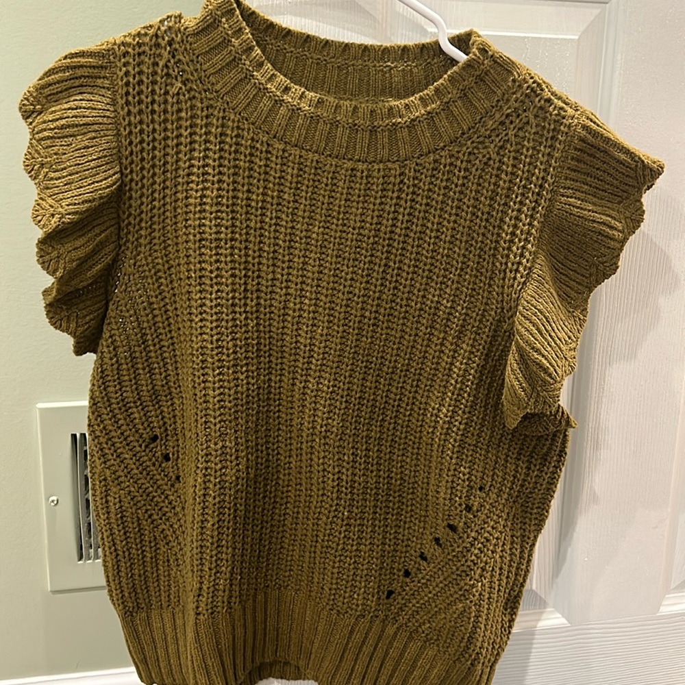 Universal Thread Deep Green knit top